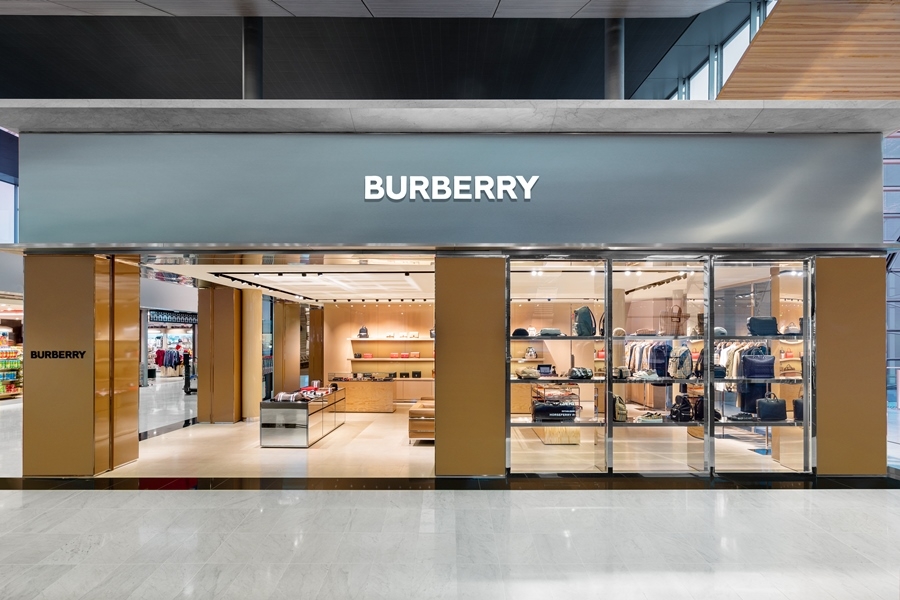 Burberry CDG2EK.jpg