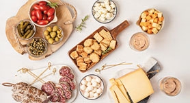 Assortiments de fromages et charcuteries