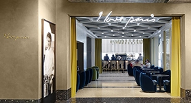 Front of the I love paris restaurant