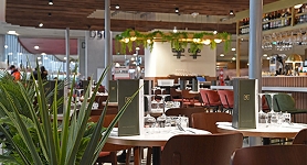 Tables du restaurant la Table de Michel Roth à l'aéroport Paris-Charles de Gaulle