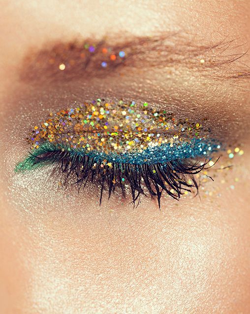 MAQUILLAGE_PAILLETTES_636x508.jpg